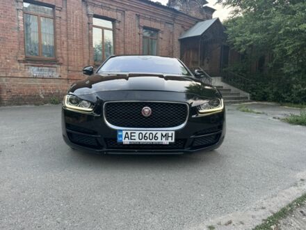 Чорний Ягуар XE, об'ємом двигуна 2 л та пробігом 90 тис. км за 18004 $, фото 1 на Automoto.ua