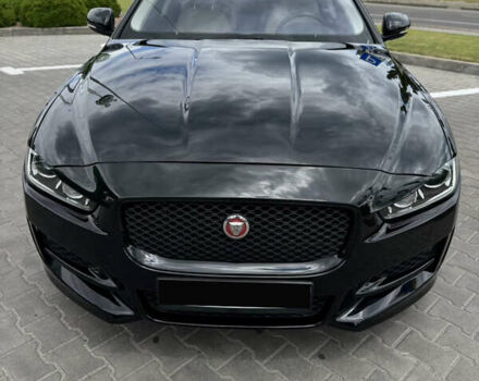 Черный Ягуар XE, объемом двигателя 2 л и пробегом 65 тыс. км за 15200 $, фото 1 на Automoto.ua