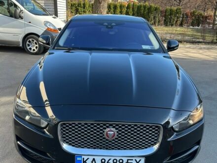 Черный Ягуар XE, объемом двигателя 3 л и пробегом 130 тыс. км за 12300 $, фото 1 на Automoto.ua
