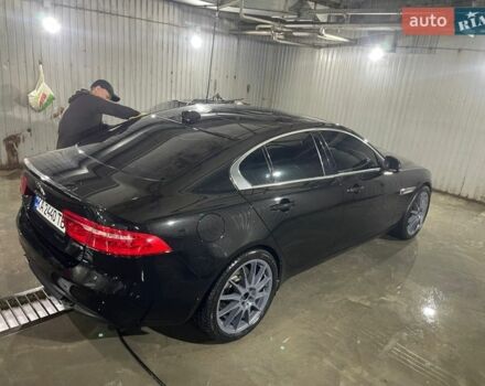 Черный Ягуар XE, объемом двигателя 2 л и пробегом 90 тыс. км за 16000 $, фото 1 на Automoto.ua