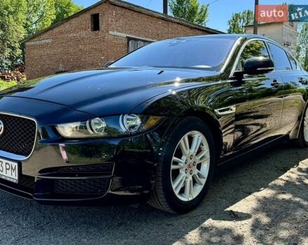 Черный Ягуар XE, объемом двигателя 2 л и пробегом 105 тыс. км за 13900 $, фото 1 на Automoto.ua