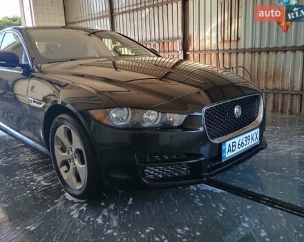 Черный Ягуар XE, объемом двигателя 2 л и пробегом 75 тыс. км за 17200 $, фото 1 на Automoto.ua