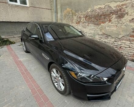 Черный Ягуар XE, объемом двигателя 2 л и пробегом 130 тыс. км за 9800 $, фото 1 на Automoto.ua