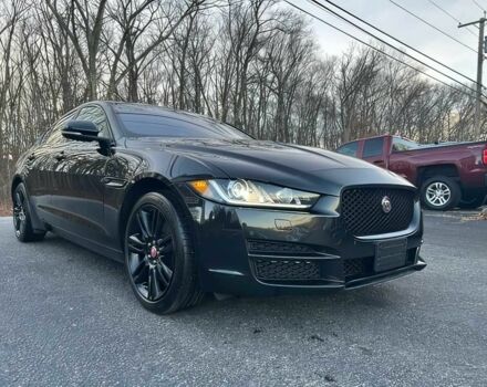 Черный Ягуар XE, объемом двигателя 2 л и пробегом 50 тыс. км за 7000 $, фото 1 на Automoto.ua
