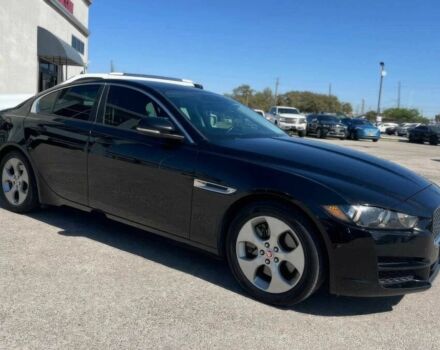 Черный Ягуар XE, объемом двигателя 2 л и пробегом 47 тыс. км за 3500 $, фото 1 на Automoto.ua