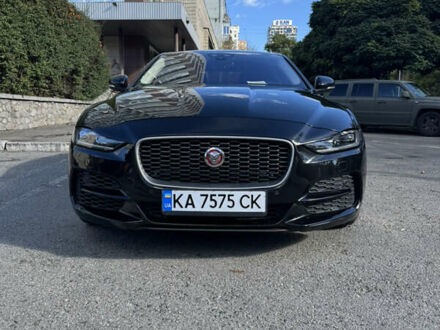 Черный Ягуар XE, объемом двигателя 2 л и пробегом 69 тыс. км за 22000 $, фото 1 на Automoto.ua