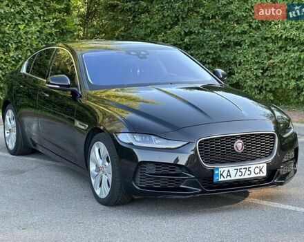 Черный Ягуар XE, объемом двигателя 2 л и пробегом 76 тыс. км за 18500 $, фото 1 на Automoto.ua