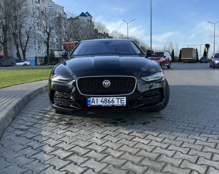 Черный Ягуар XE, объемом двигателя 2 л и пробегом 16 тыс. км за 26300 $, фото 1 на Automoto.ua