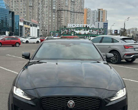 Черный Ягуар XE, объемом двигателя 2 л и пробегом 39 тыс. км за 43000 $, фото 1 на Automoto.ua
