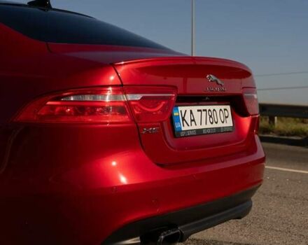 Красный Ягуар XE, объемом двигателя 2 л и пробегом 144 тыс. км за 15000 $, фото 15 на Automoto.ua