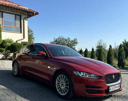 Красный Ягуар XE, объемом двигателя 2 л и пробегом 110 тыс. км за 11999 $, фото 4 на Automoto.ua