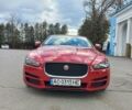 Красный Ягуар XE, объемом двигателя 2 л и пробегом 300 тыс. км за 15500 $, фото 1 на Automoto.ua