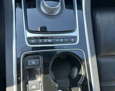 Красный Ягуар XE, объемом двигателя 2 л и пробегом 110 тыс. км за 11999 $, фото 15 на Automoto.ua