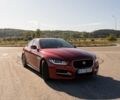 Красный Ягуар XE, объемом двигателя 2 л и пробегом 144 тыс. км за 15000 $, фото 1 на Automoto.ua