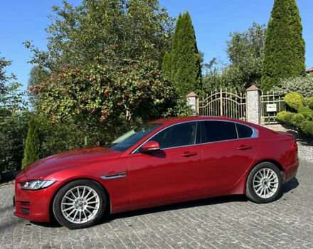 Красный Ягуар XE, объемом двигателя 2 л и пробегом 110 тыс. км за 11999 $, фото 2 на Automoto.ua