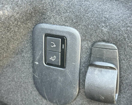 Красный Ягуар XE, объемом двигателя 2 л и пробегом 110 тыс. км за 11999 $, фото 17 на Automoto.ua