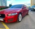 Красный Ягуар XE, объемом двигателя 2 л и пробегом 131 тыс. км за 14000 $, фото 1 на Automoto.ua