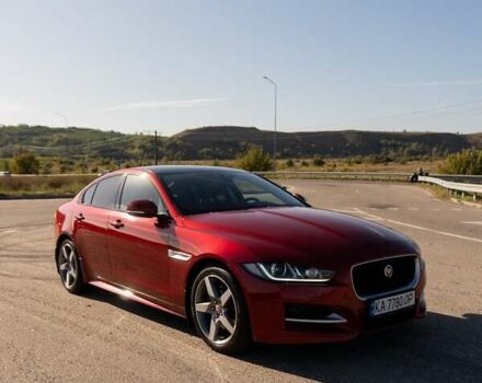 Красный Ягуар XE, объемом двигателя 2 л и пробегом 144 тыс. км за 15000 $, фото 5 на Automoto.ua