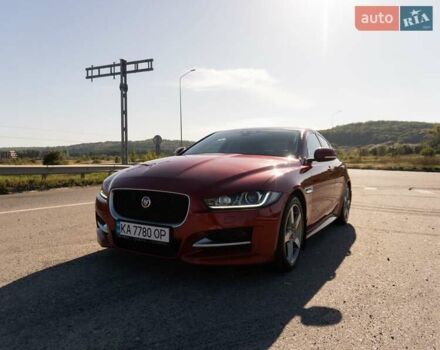 Красный Ягуар XE, объемом двигателя 2 л и пробегом 144 тыс. км за 15000 $, фото 4 на Automoto.ua