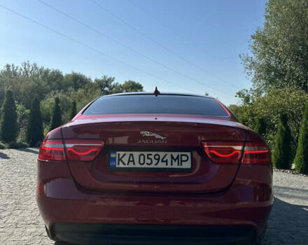 Красный Ягуар XE, объемом двигателя 2 л и пробегом 110 тыс. км за 11999 $, фото 3 на Automoto.ua