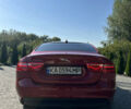 Красный Ягуар XE, объемом двигателя 2 л и пробегом 110 тыс. км за 11999 $, фото 3 на Automoto.ua