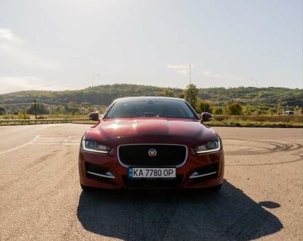 Красный Ягуар XE, объемом двигателя 2 л и пробегом 144 тыс. км за 15000 $, фото 7 на Automoto.ua