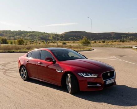 Красный Ягуар XE, объемом двигателя 2 л и пробегом 144 тыс. км за 15000 $, фото 3 на Automoto.ua
