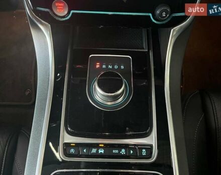 Красный Ягуар XE, объемом двигателя 2 л и пробегом 107 тыс. км за 15500 $, фото 14 на Automoto.ua