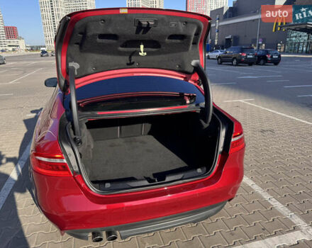 Червоний Ягуар XE, об'ємом двигуна 2 л та пробігом 142 тис. км за 18500 $, фото 49 на Automoto.ua