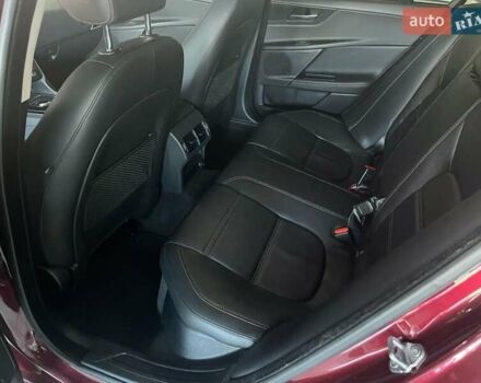 Красный Ягуар XE, объемом двигателя 2 л и пробегом 107 тыс. км за 15500 $, фото 18 на Automoto.ua