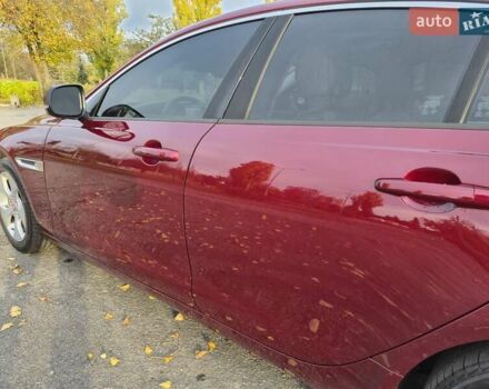 Красный Ягуар XE, объемом двигателя 2 л и пробегом 103 тыс. км за 14999 $, фото 7 на Automoto.ua