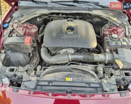 Красный Ягуар XE, объемом двигателя 2 л и пробегом 103 тыс. км за 14999 $, фото 33 на Automoto.ua