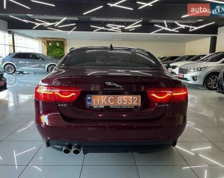 Красный Ягуар XE, объемом двигателя 2 л и пробегом 107 тыс. км за 15500 $, фото 3 на Automoto.ua