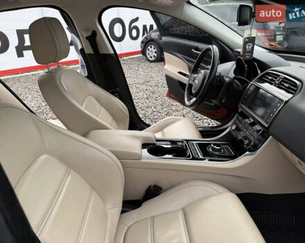 Красный Ягуар XE, объемом двигателя 2 л и пробегом 92 тыс. км за 14500 $, фото 12 на Automoto.ua
