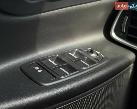 Красный Ягуар XE, объемом двигателя 2 л и пробегом 90 тыс. км за 14500 $, фото 59 на Automoto.ua
