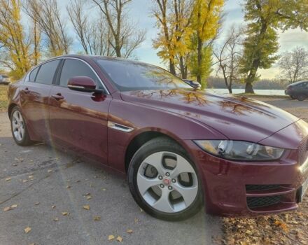 Красный Ягуар XE, объемом двигателя 2 л и пробегом 103 тыс. км за 15004 $, фото 2 на Automoto.ua