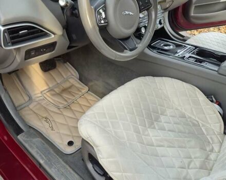 Красный Ягуар XE, объемом двигателя 2 л и пробегом 103 тыс. км за 14999 $, фото 13 на Automoto.ua