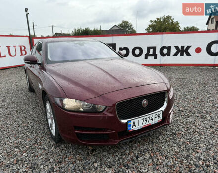 Красный Ягуар XE, объемом двигателя 2 л и пробегом 92 тыс. км за 14500 $, фото 1 на Automoto.ua