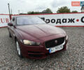 Красный Ягуар XE, объемом двигателя 2 л и пробегом 92 тыс. км за 14500 $, фото 1 на Automoto.ua