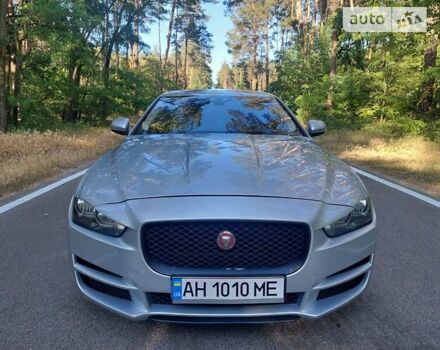 Червоний Ягуар XE, об'ємом двигуна 2 л та пробігом 70 тис. км за 16950 $, фото 4 на Automoto.ua