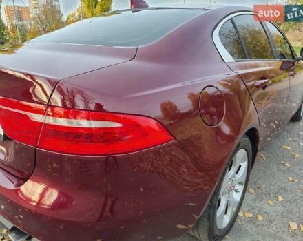 Красный Ягуар XE, объемом двигателя 2 л и пробегом 103 тыс. км за 14999 $, фото 2 на Automoto.ua