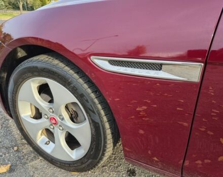 Красный Ягуар XE, объемом двигателя 2 л и пробегом 103 тыс. км за 15004 $, фото 23 на Automoto.ua