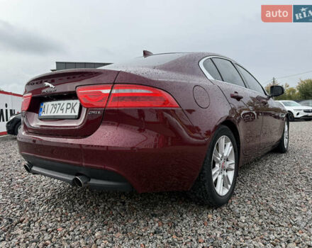 Красный Ягуар XE, объемом двигателя 2 л и пробегом 92 тыс. км за 14500 $, фото 8 на Automoto.ua