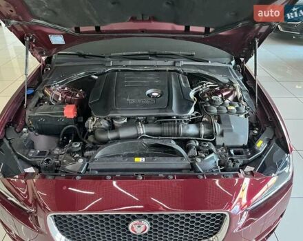 Красный Ягуар XE, объемом двигателя 2 л и пробегом 107 тыс. км за 15500 $, фото 7 на Automoto.ua