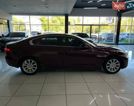 Красный Ягуар XE, объемом двигателя 2 л и пробегом 107 тыс. км за 15500 $, фото 5 на Automoto.ua