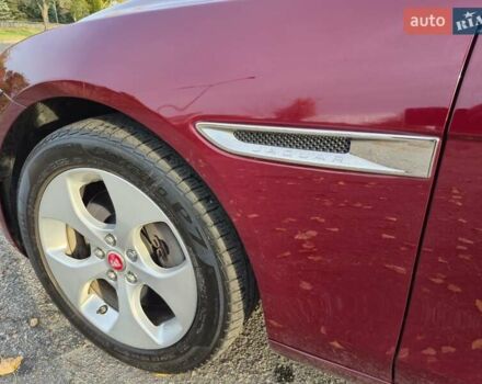 Красный Ягуар XE, объемом двигателя 2 л и пробегом 103 тыс. км за 14999 $, фото 1 на Automoto.ua