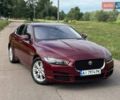 Красный Ягуар XE, объемом двигателя 2 л и пробегом 90 тыс. км за 14500 $, фото 4 на Automoto.ua