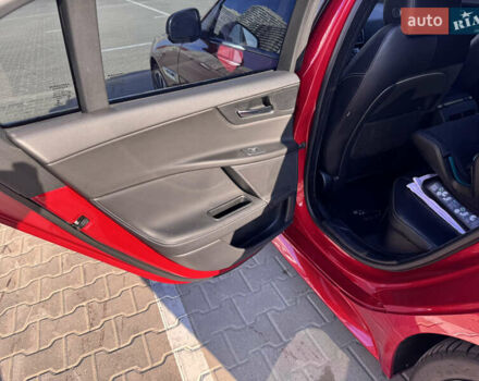 Червоний Ягуар XE, об'ємом двигуна 2 л та пробігом 142 тис. км за 18500 $, фото 31 на Automoto.ua