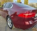 Красный Ягуар XE, объемом двигателя 2 л и пробегом 103 тыс. км за 15004 $, фото 6 на Automoto.ua