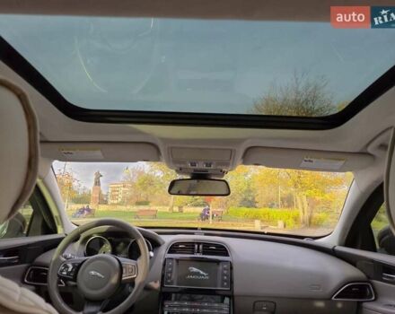 Красный Ягуар XE, объемом двигателя 2 л и пробегом 103 тыс. км за 14999 $, фото 24 на Automoto.ua